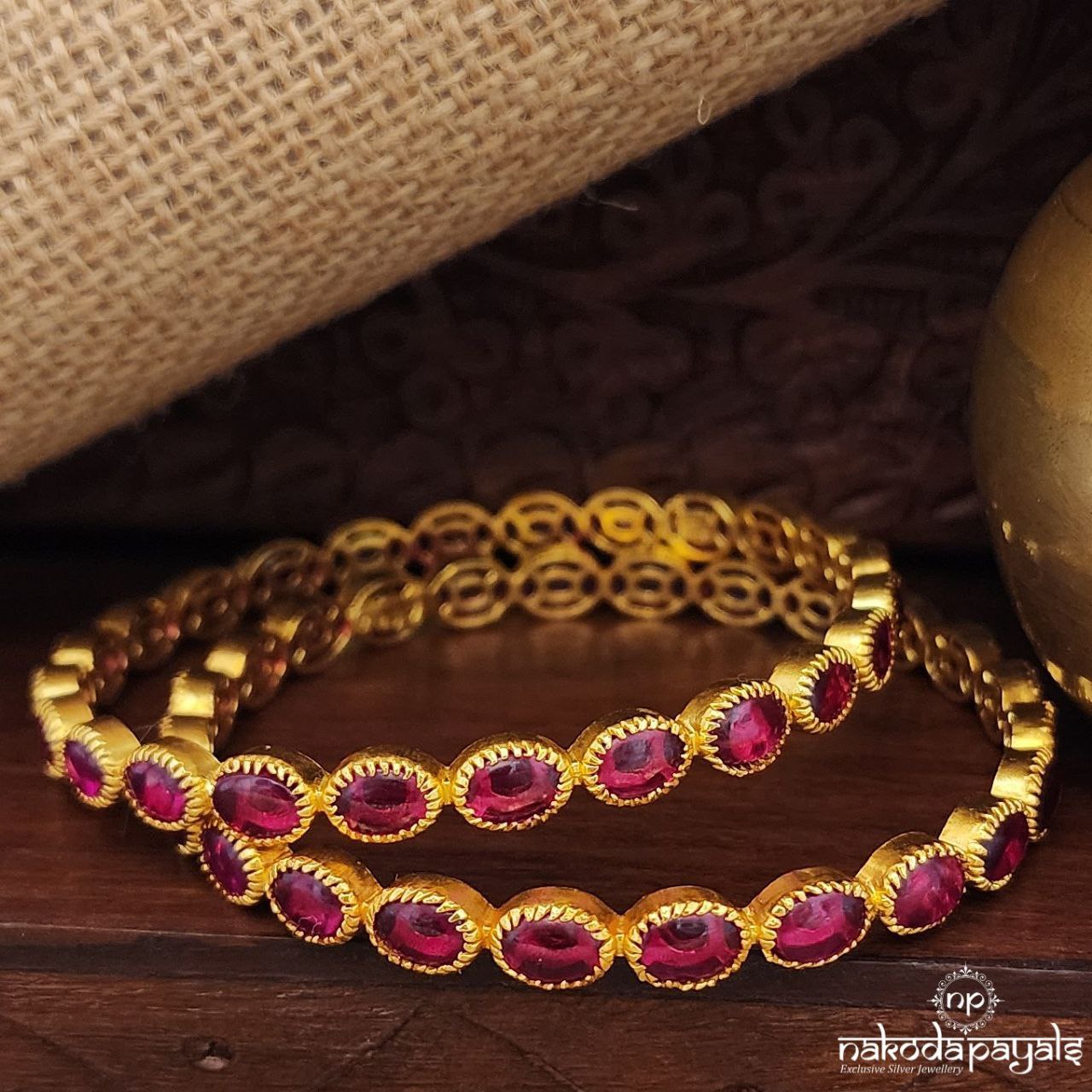 Red Oval Bangles Pair (Gk3083-85)