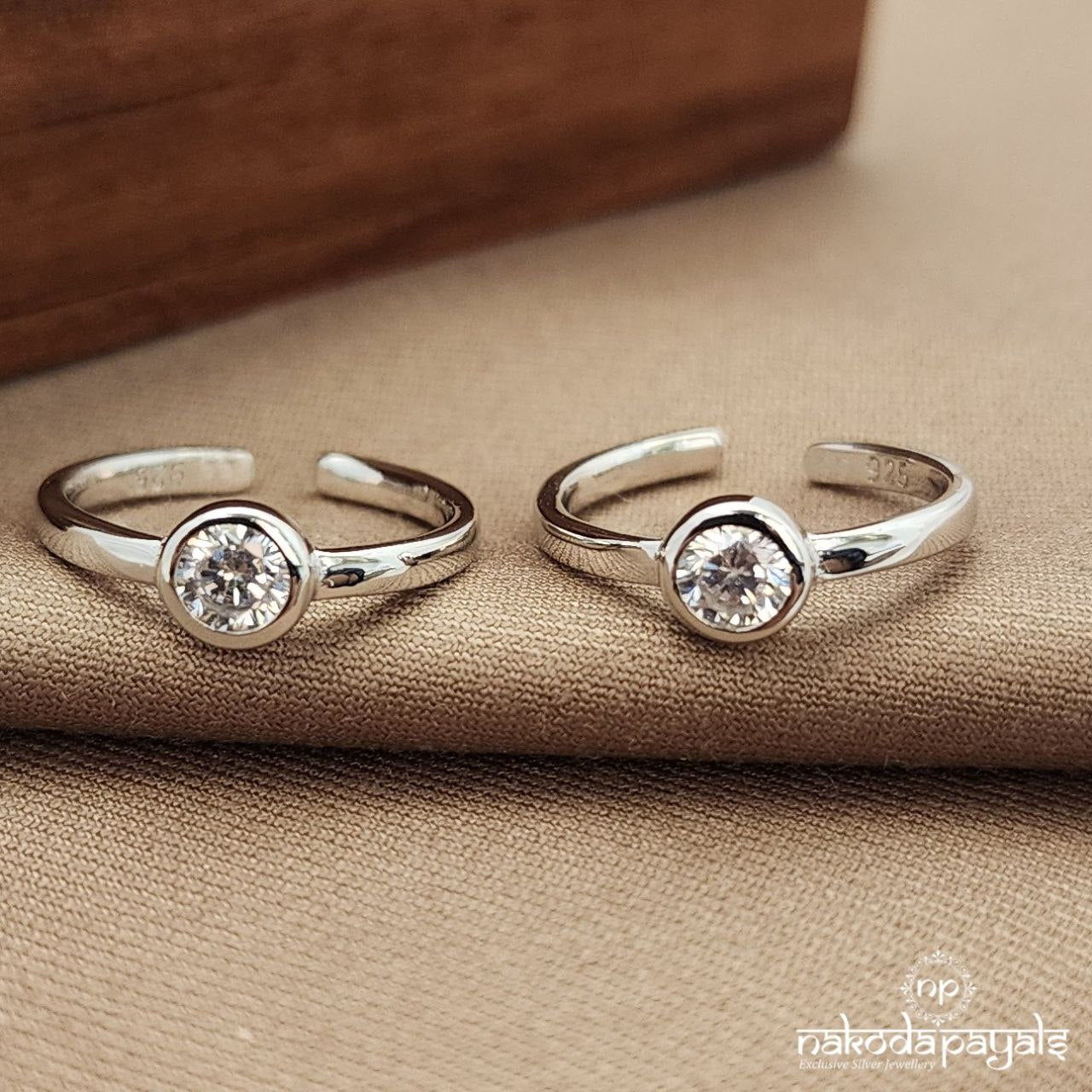 White Dot Toerings (T4706)