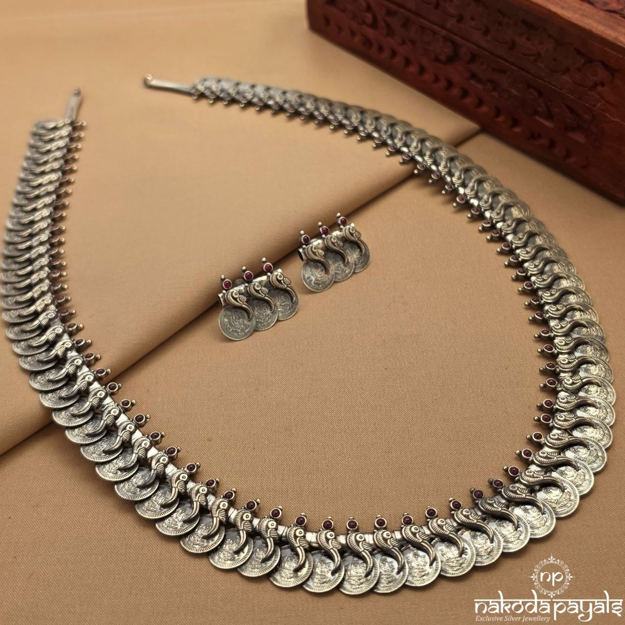 Endearing Lakshmi Kasu Neckpiece (N11790)