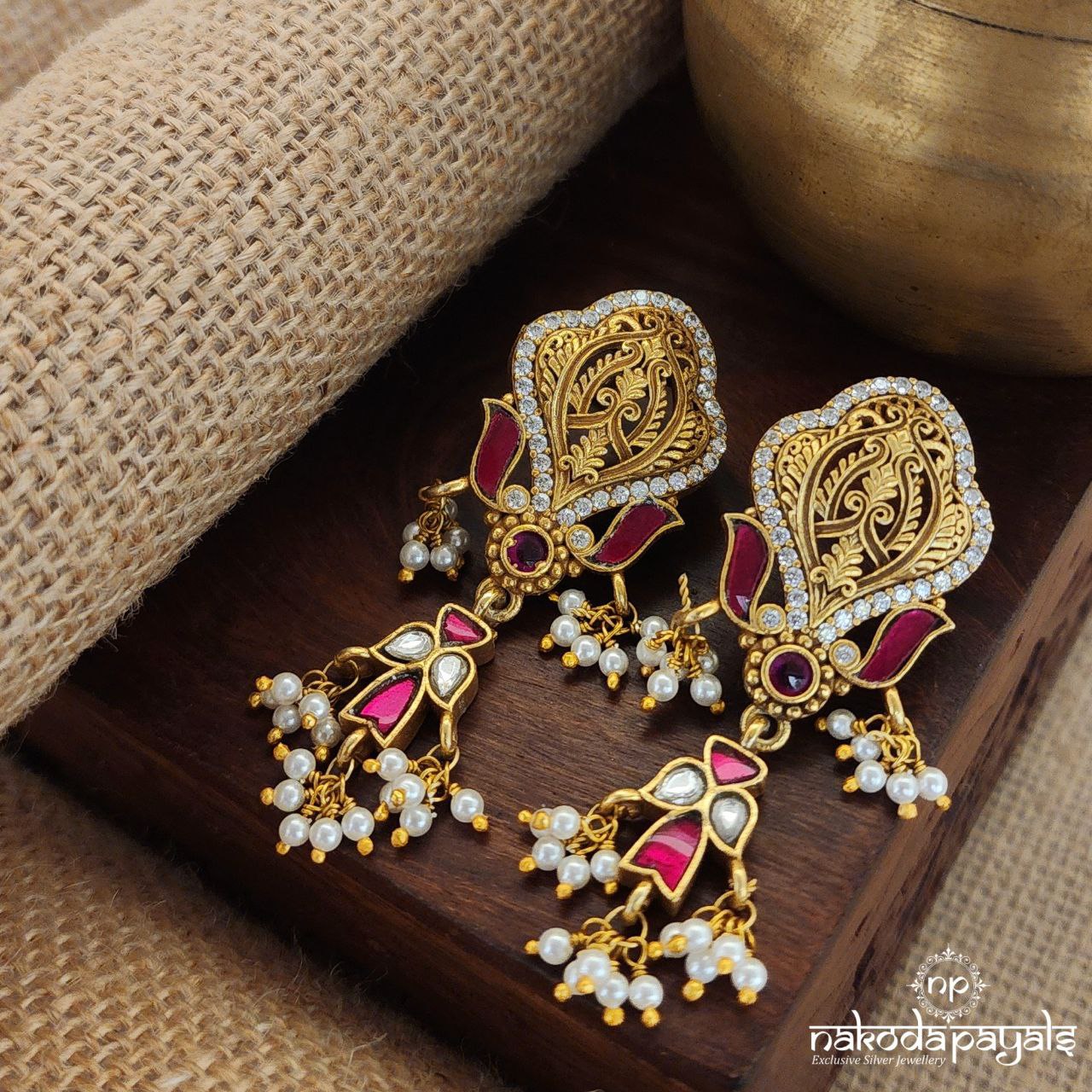 White Lotus Kundan Earrings (Ge8548)