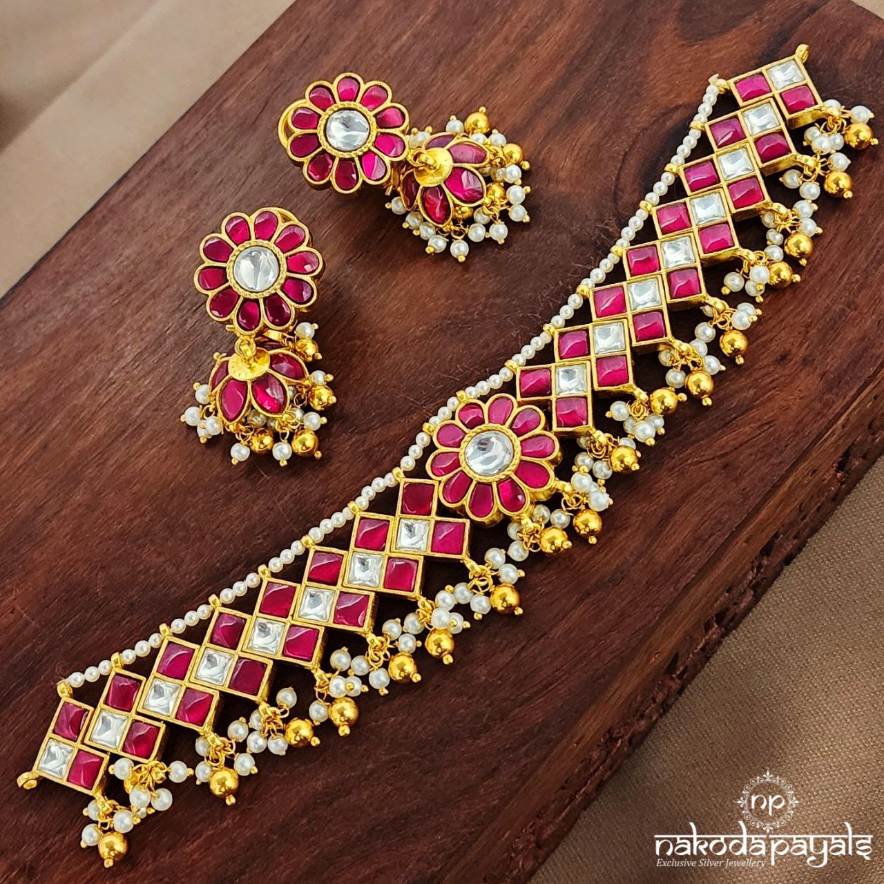 Kundan Choker With Earrings (Gn9708)