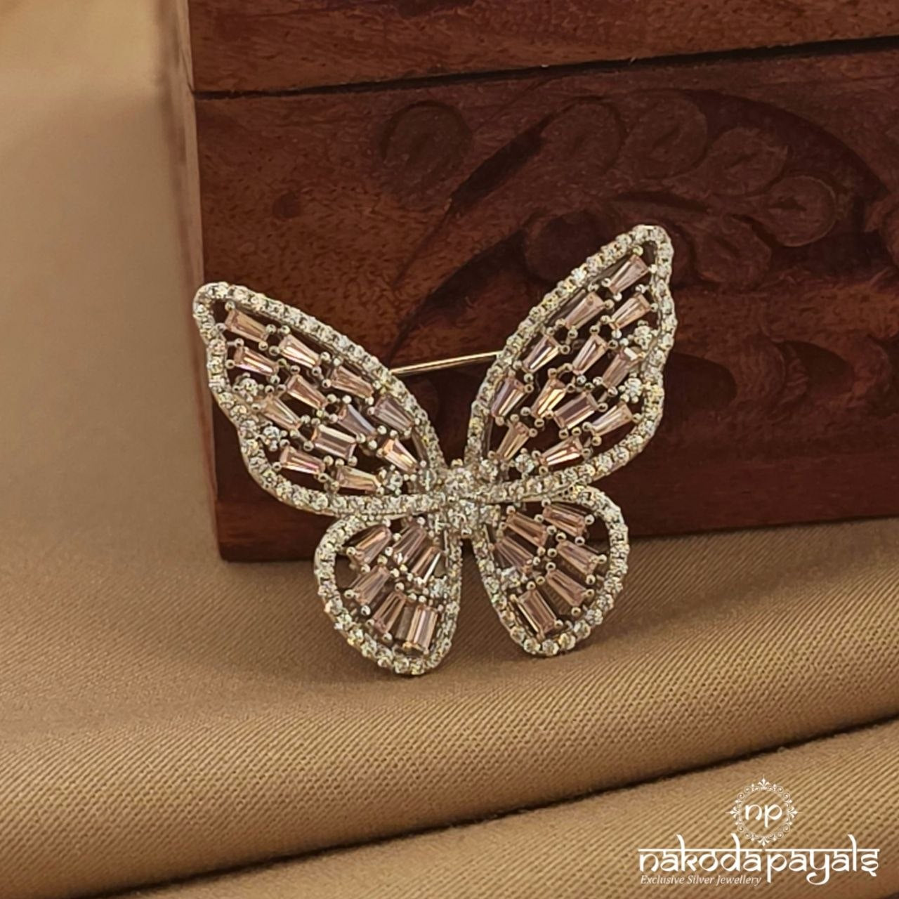 Pinkish Butterfly Brooch (St4043)