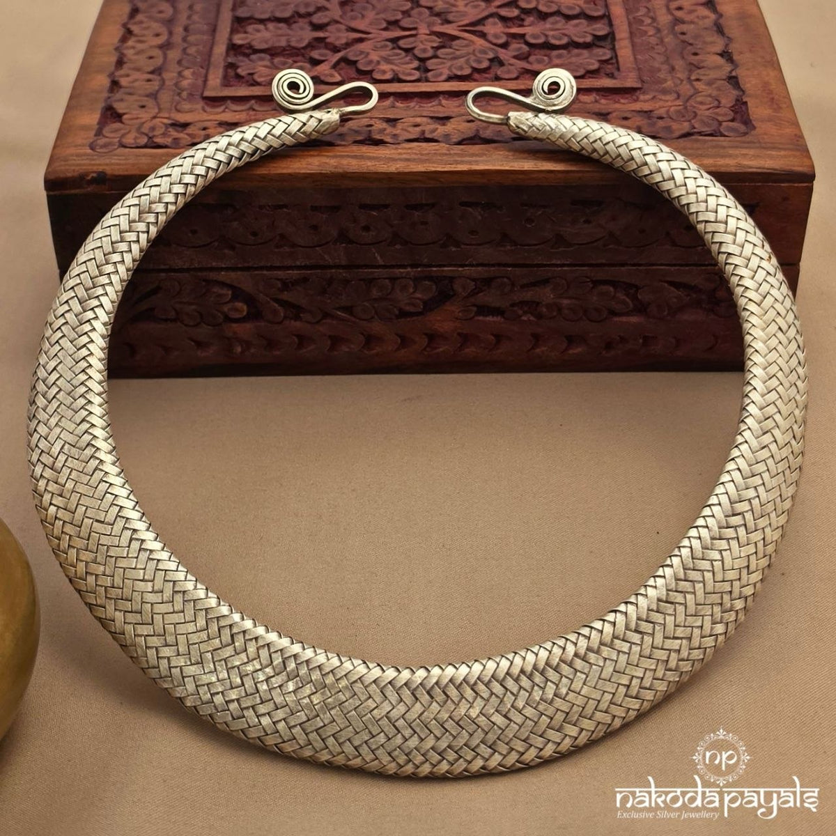 Mesmerizing Hasli (Gn12132)