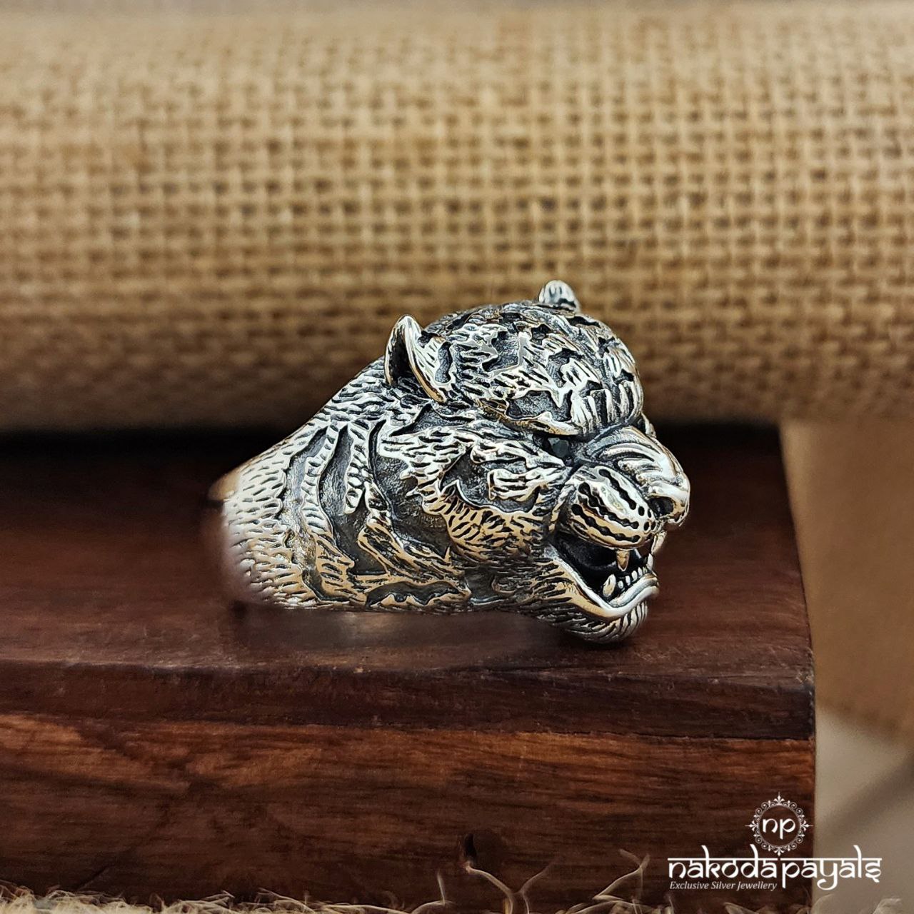 Stunning Tiger Head Finger Ring (F2786)