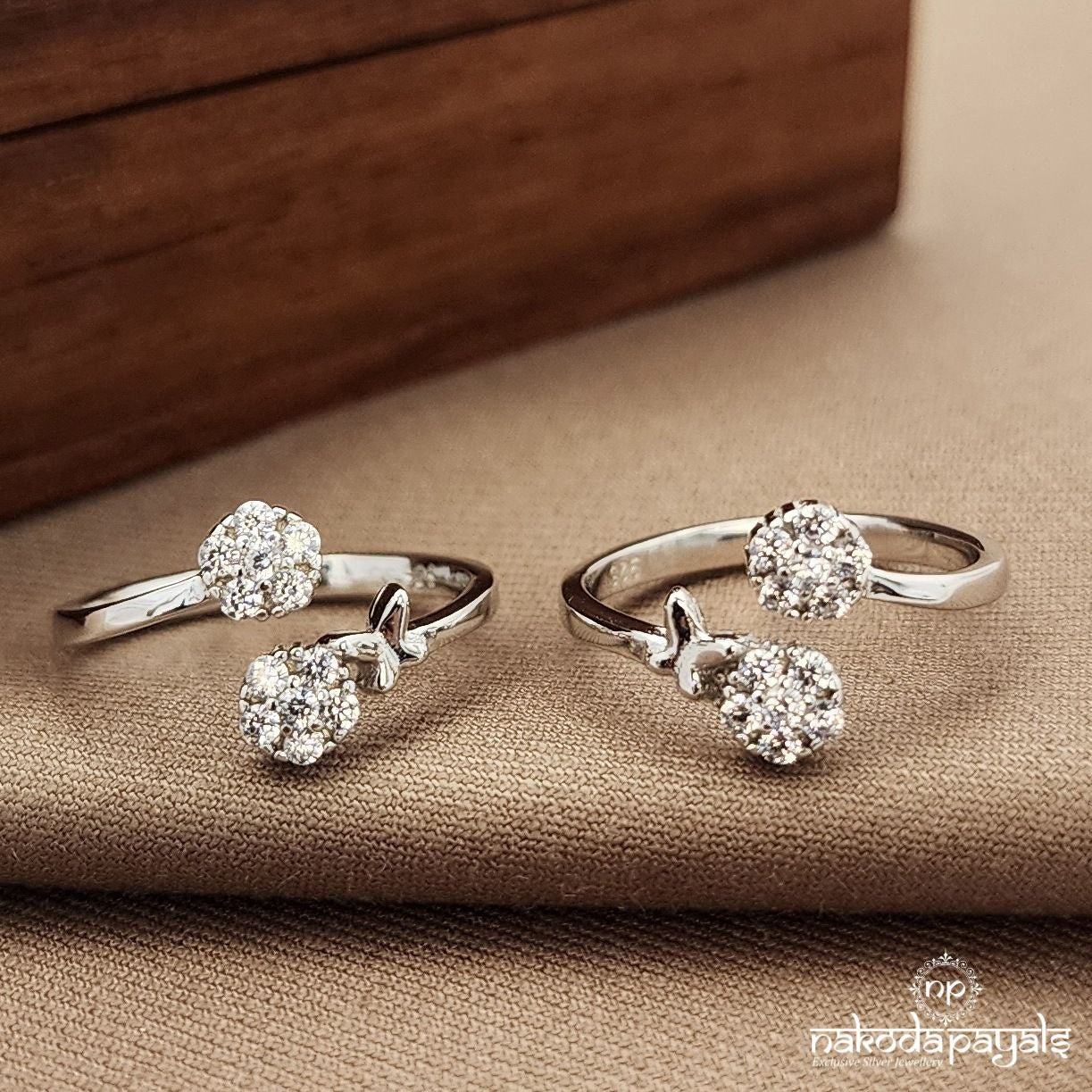 Stylish Front Adjustable Toerings (T4715)