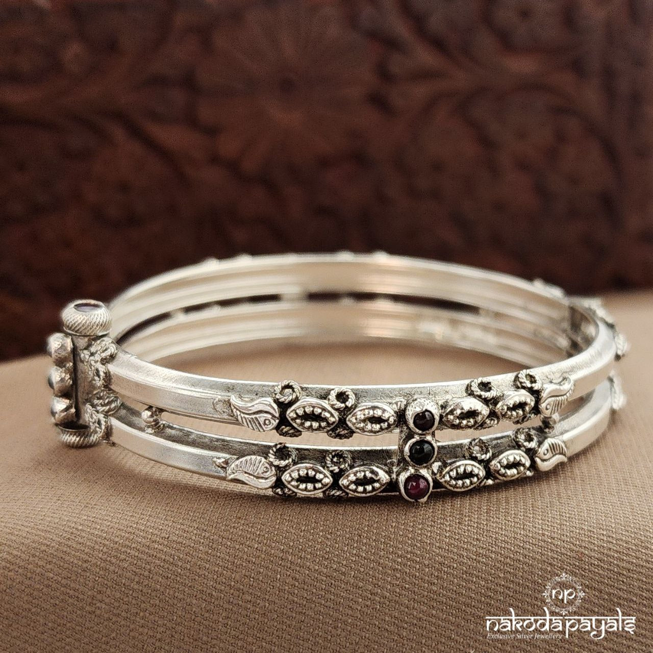 Elegant Red Screw Kada (K6218-20)