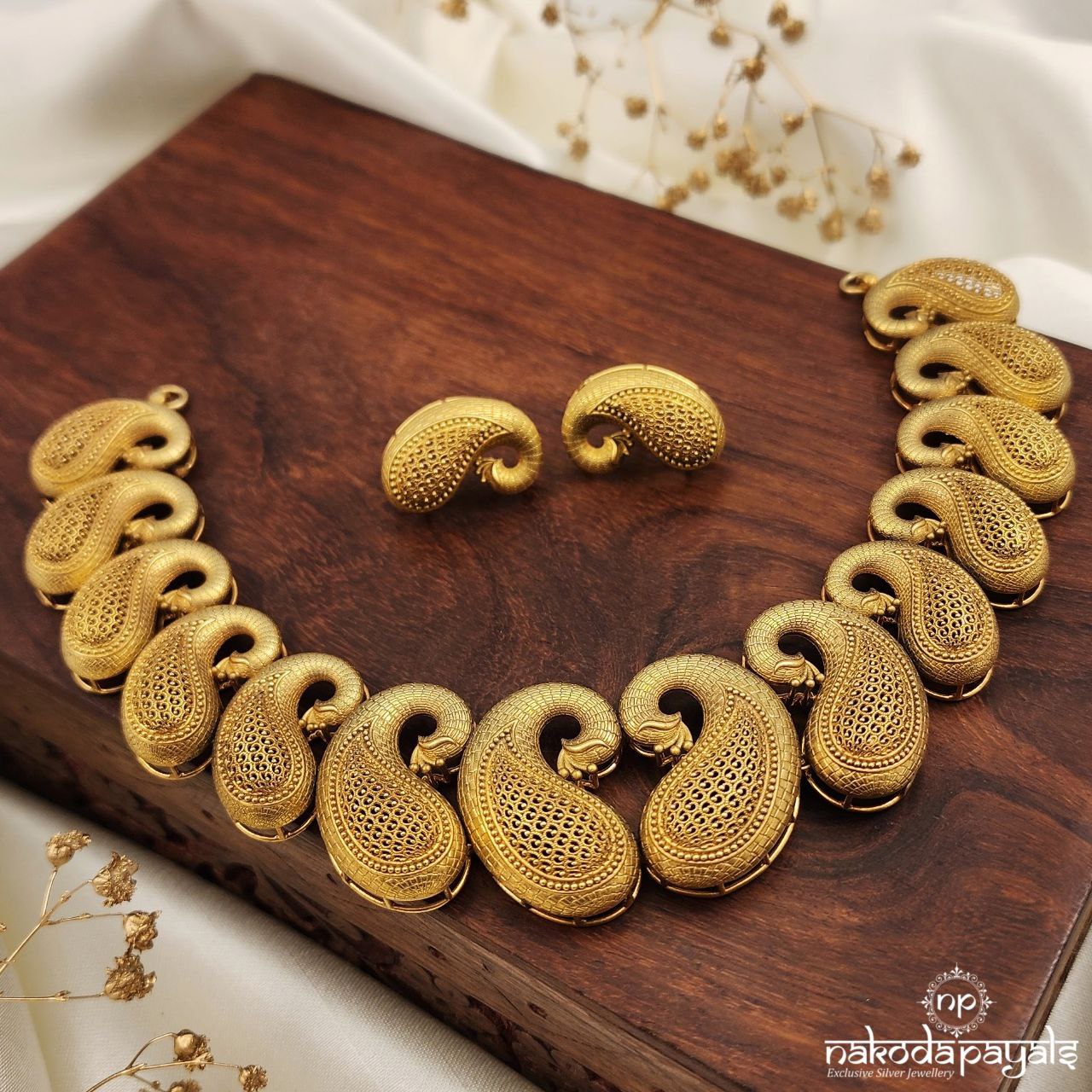 Peacock Glow Neckpiece With Earrings (Gn8664)