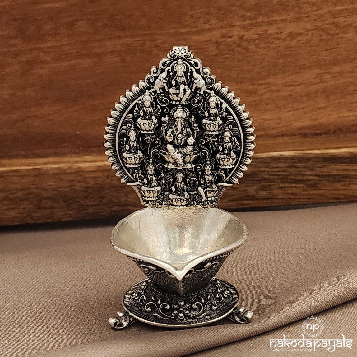 Asta Lakshmi Ganesha Deepam (Aa2002)