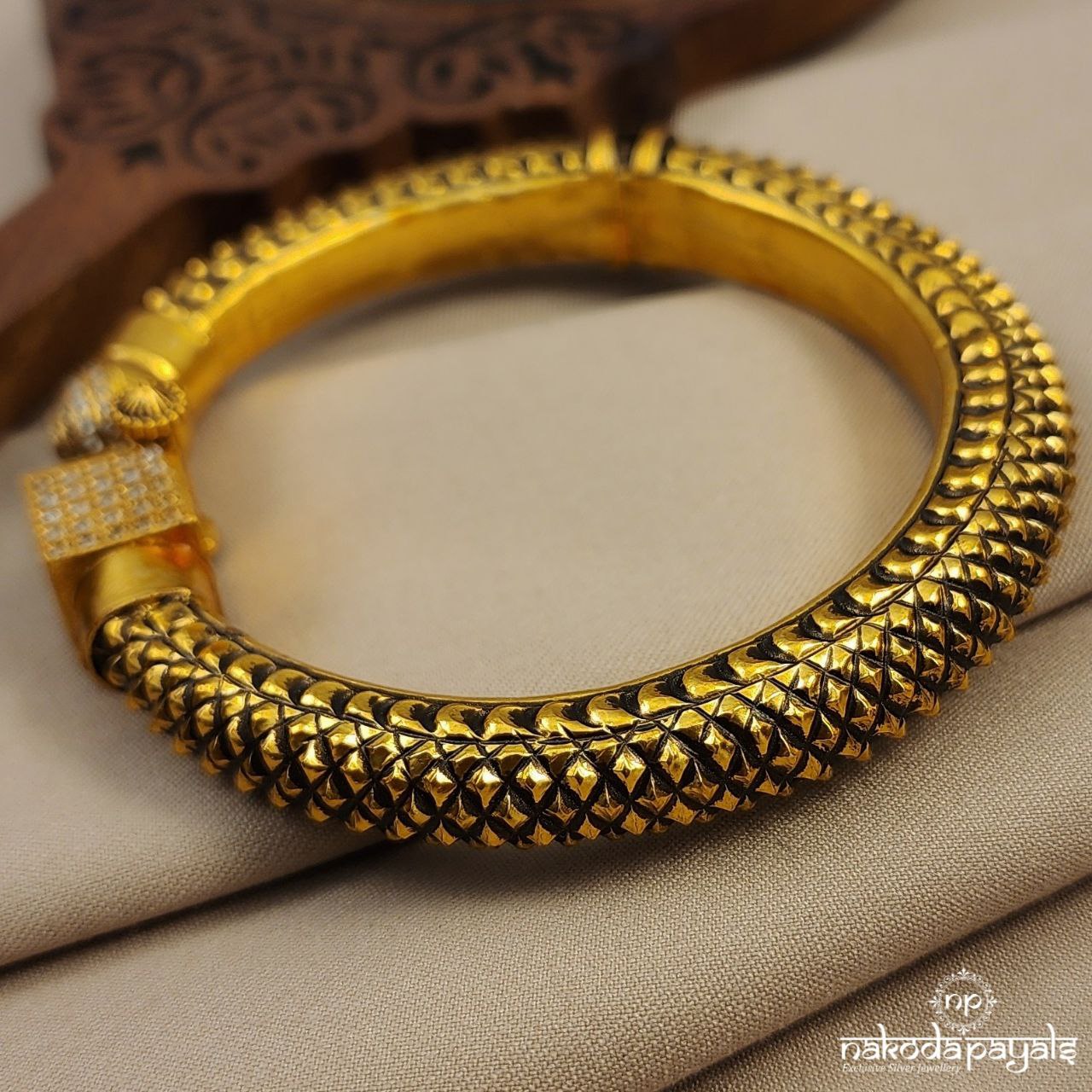 Enchanted Single Screw Kada (Gk2887)