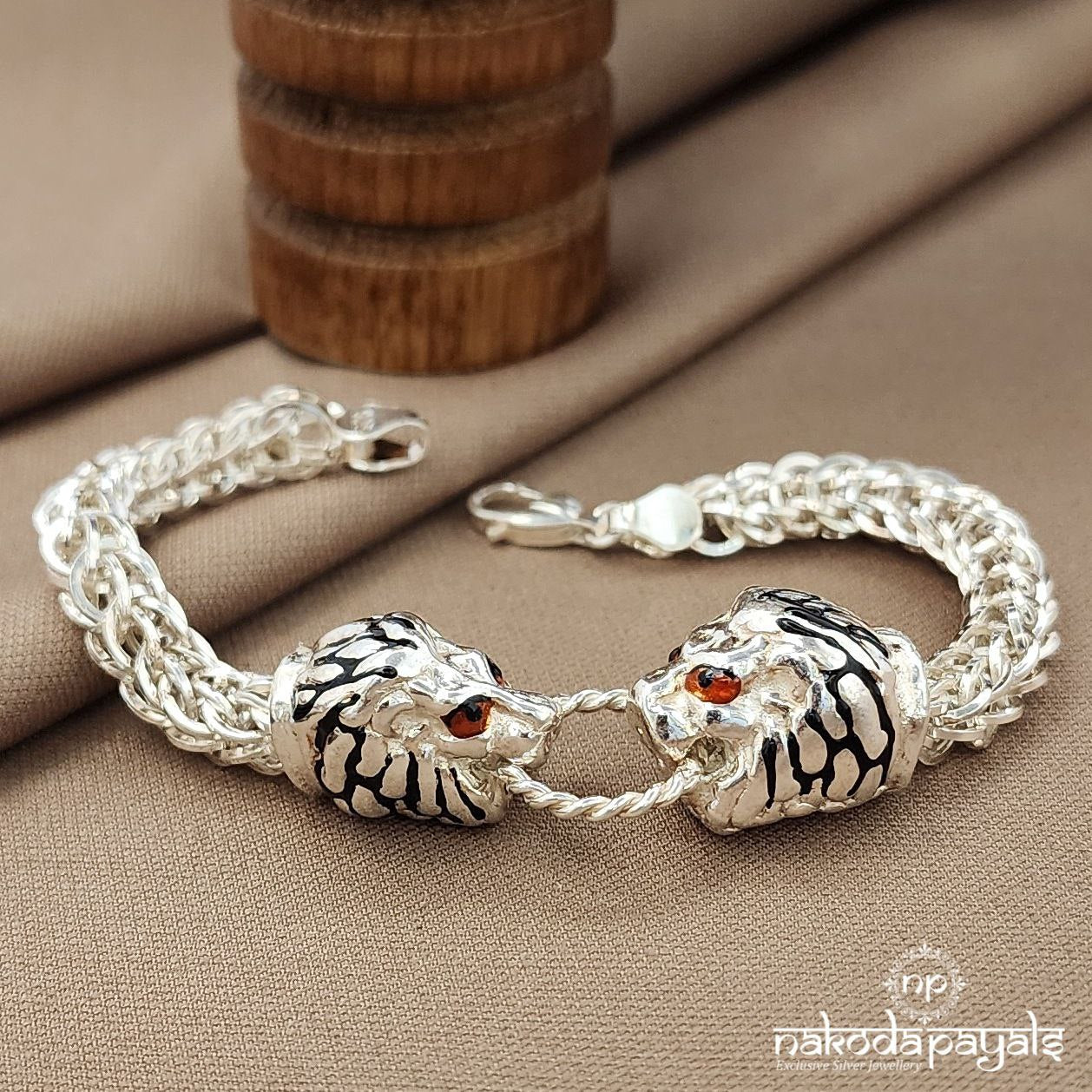 Linked Lion Men's Bracelet (Mc1063)