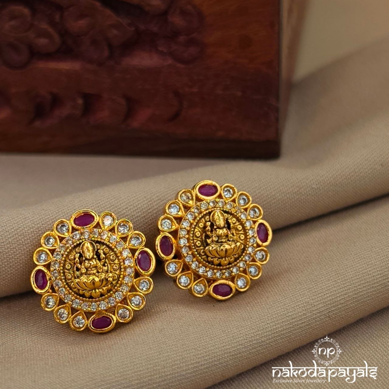 Divine Lakshmi Studs (Ge11136)