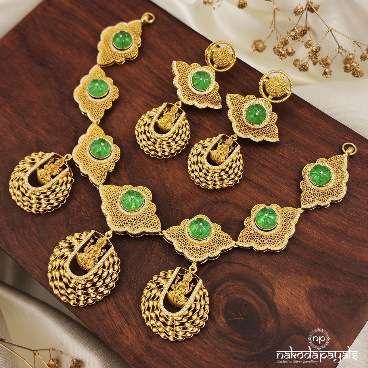 Emerald Green Neckpiece With Earrings (Gn8642)