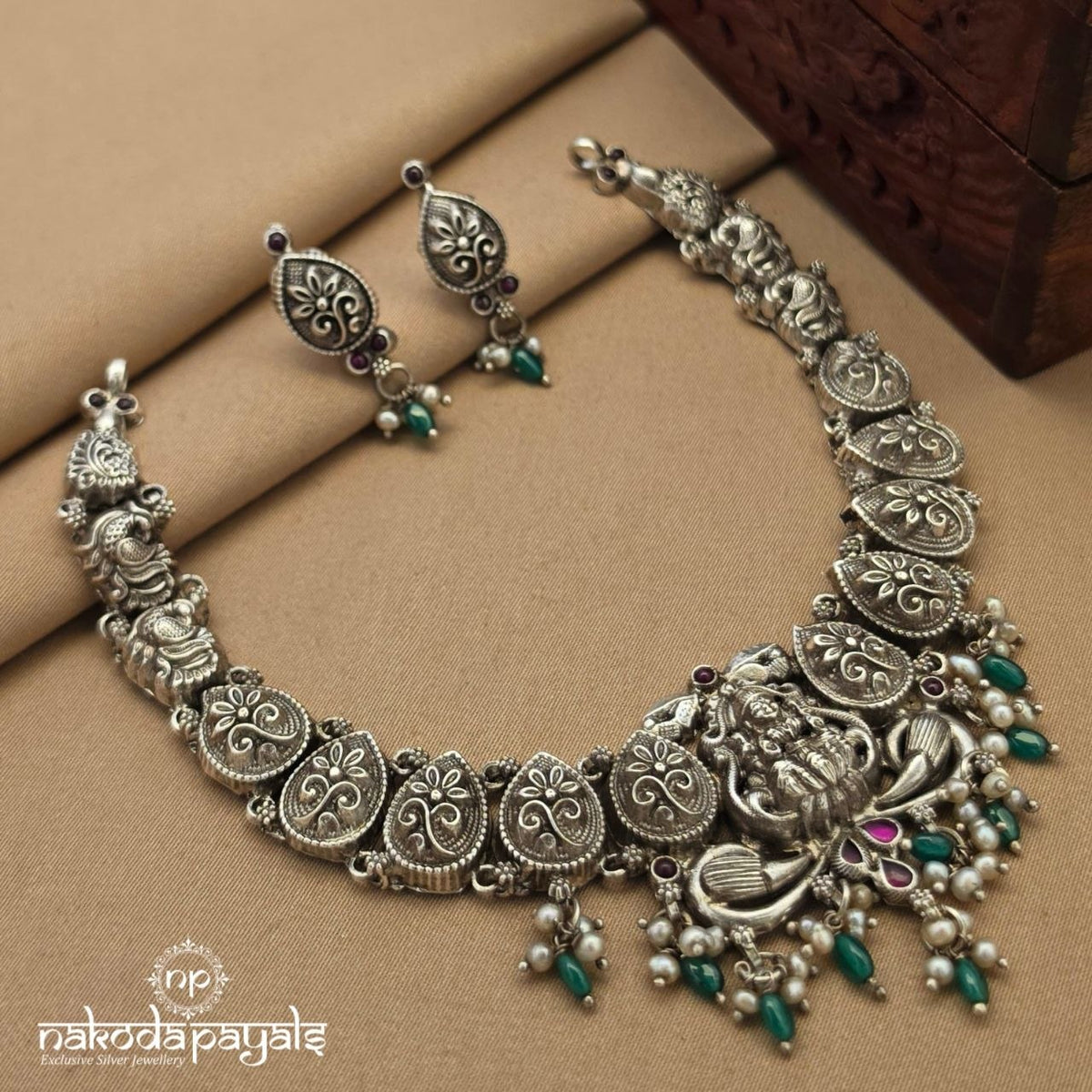 Floral Lakshmi Neckpiece With Earring (N12157)