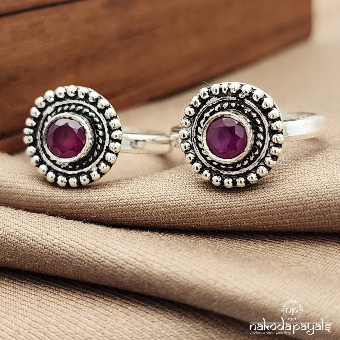 Circular Red Toerings (T4669)