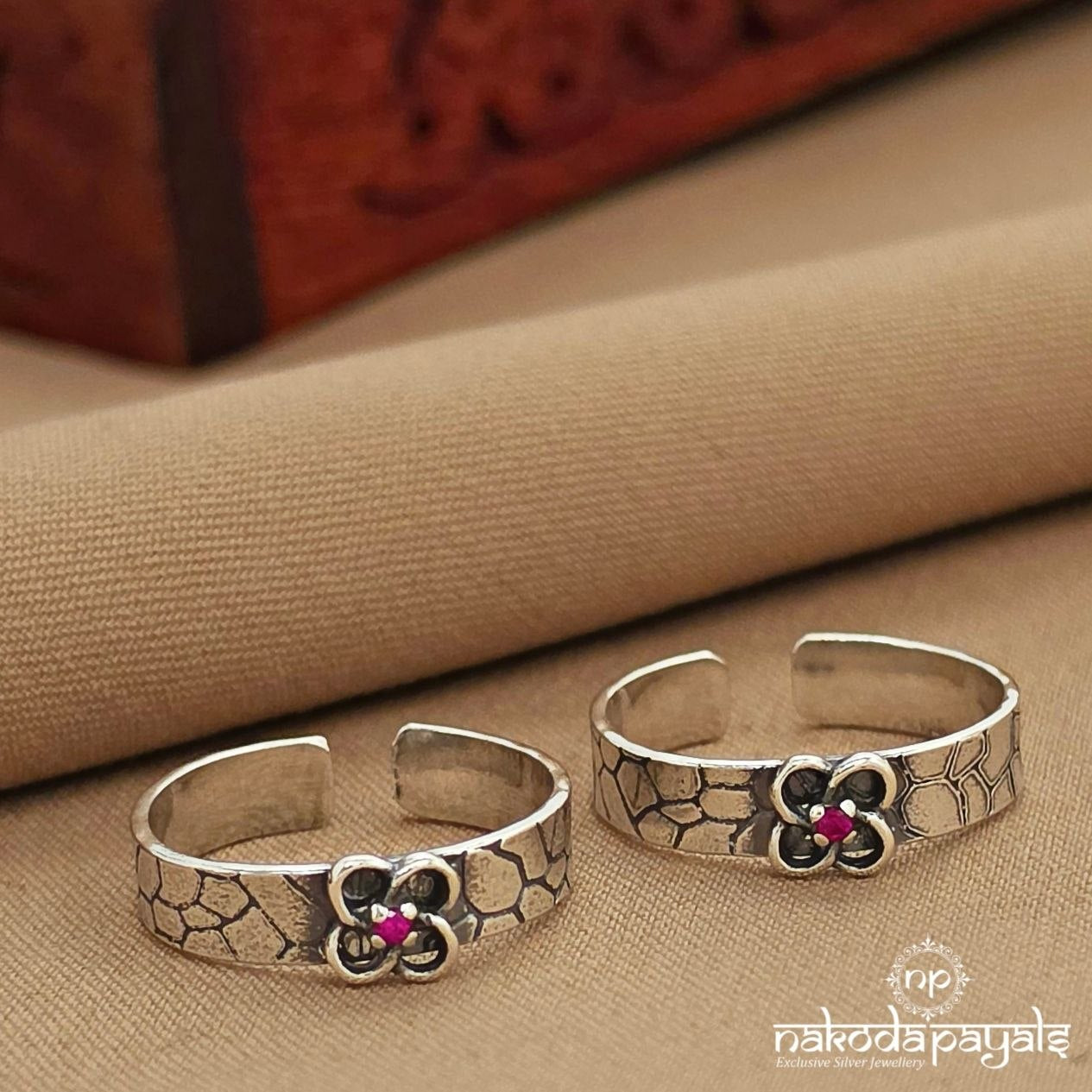 Pink Floral Toerings (T4848)