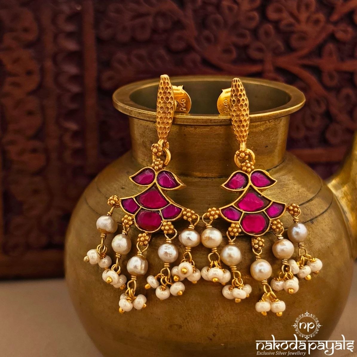 Cute Floral Pearl Chandbali (Ge11282)