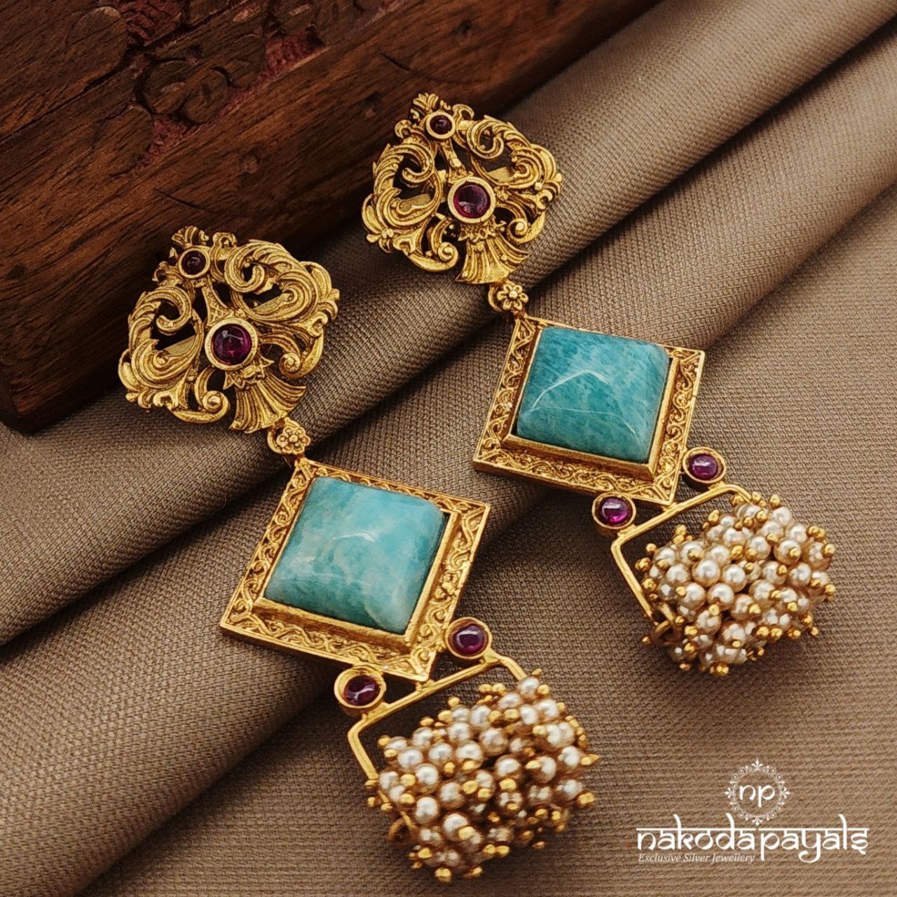 Squarish Blue Pearled Earrings (Ge10280)