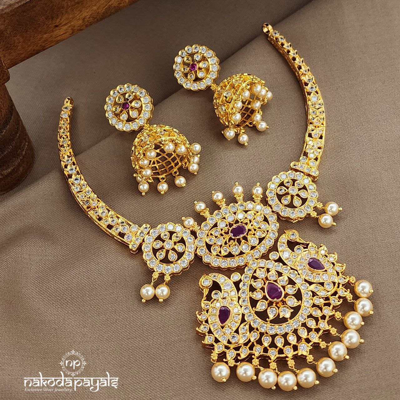 Traditional White Hasli With Earrings (Gn9355)