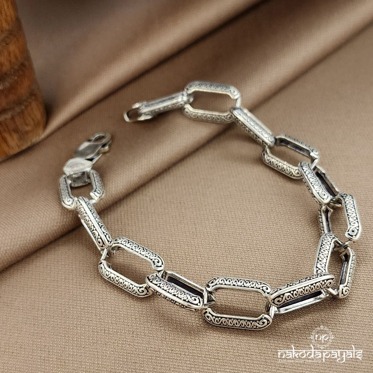 Designed Linked Men's Bracelet (Mc1069)