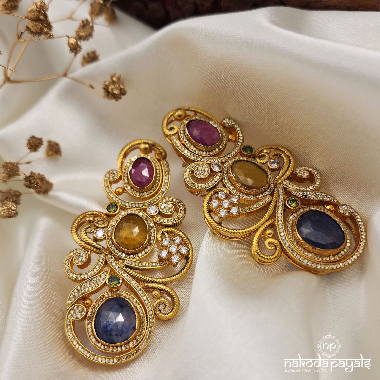 Unique Sparkling Neckpiece With Earrings (Gn8711)
