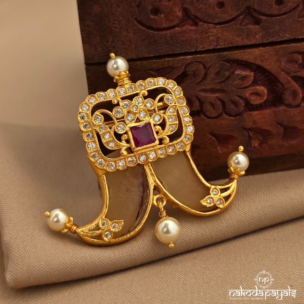 Exquisite Puligoru Brooch (St4117)