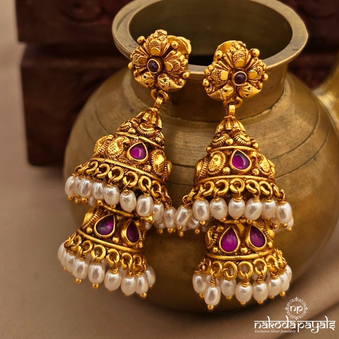 Gorgeous Pearly Floral Jhumka (Ge11333)