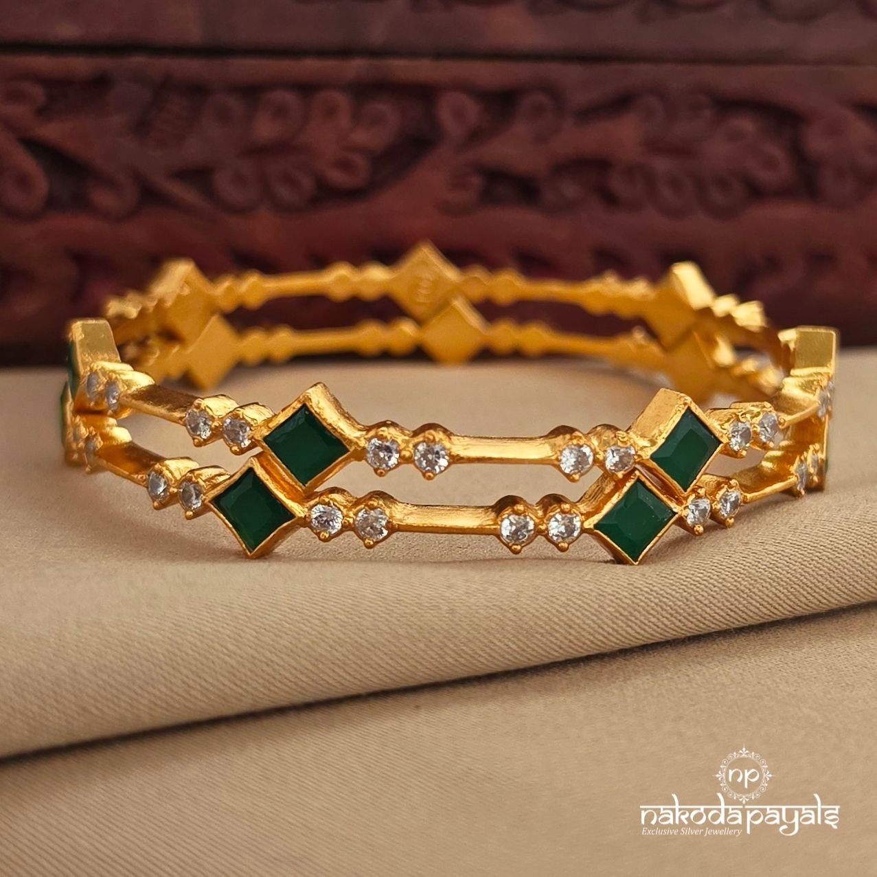Squarish Green Bangle (2.6) (Gk3324)
