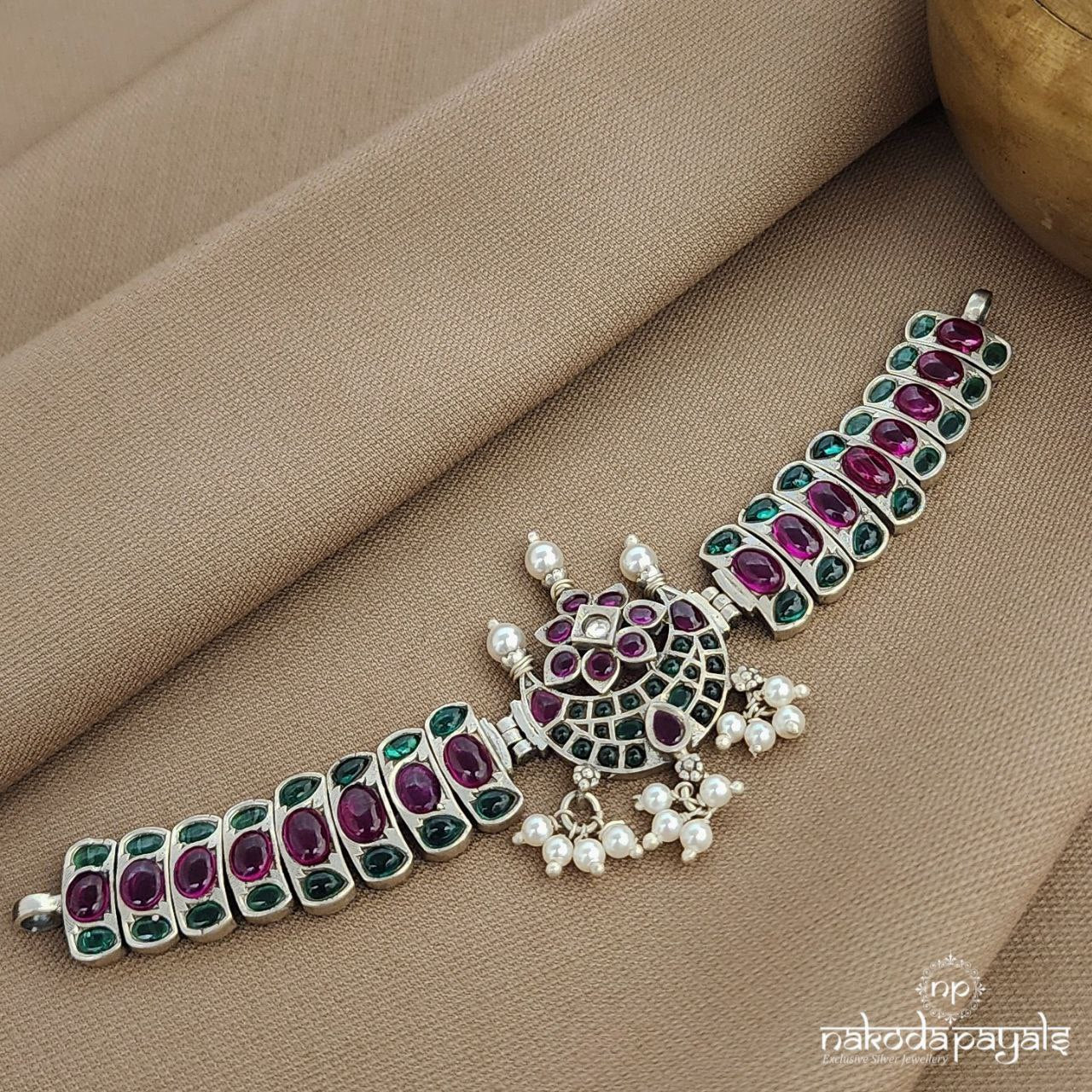 Kemp Half Moon Choker (N11205)