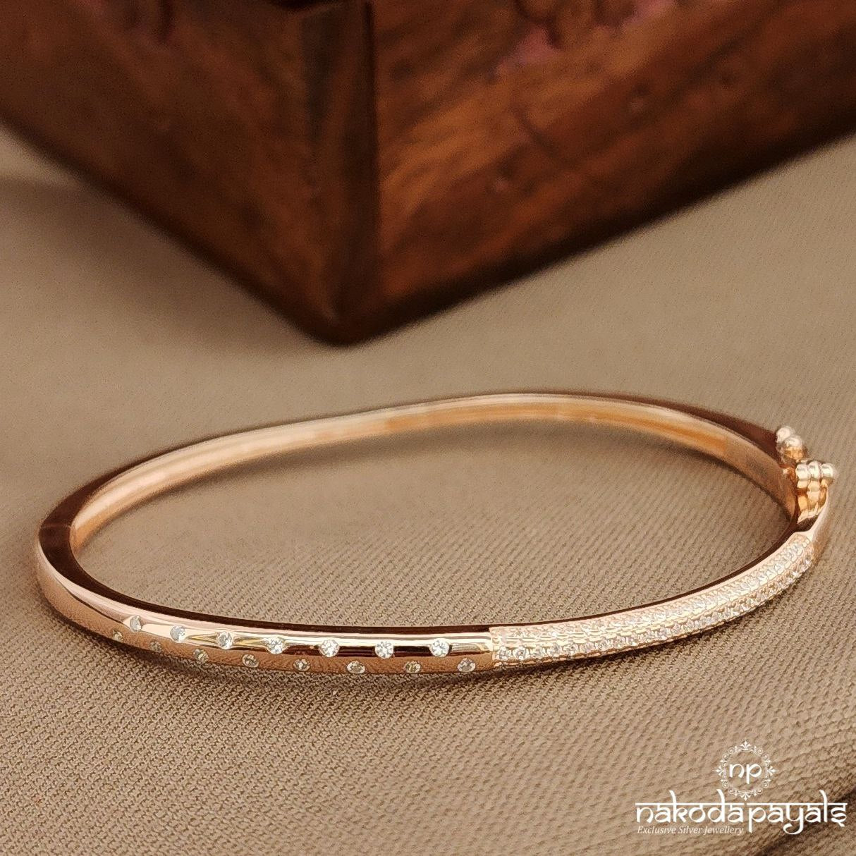 Glittering White Kada (St3798)