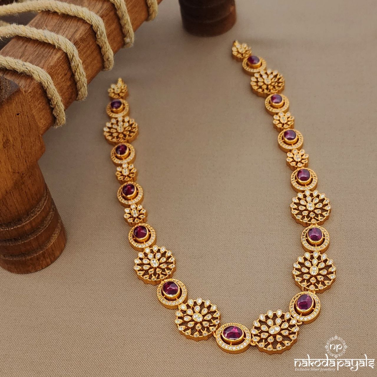 Oval Pink Elegant Neckpiece (Gn9328)