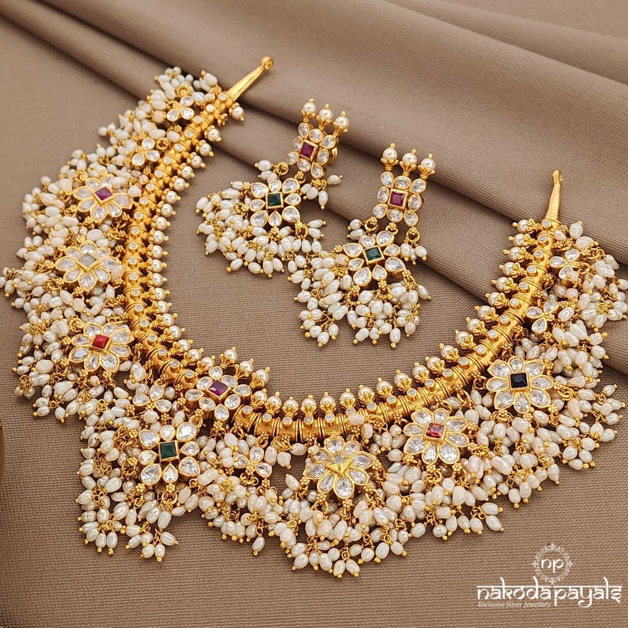 Guttapusalu Navaratna Neckpiece With Earrings (Gn9629)