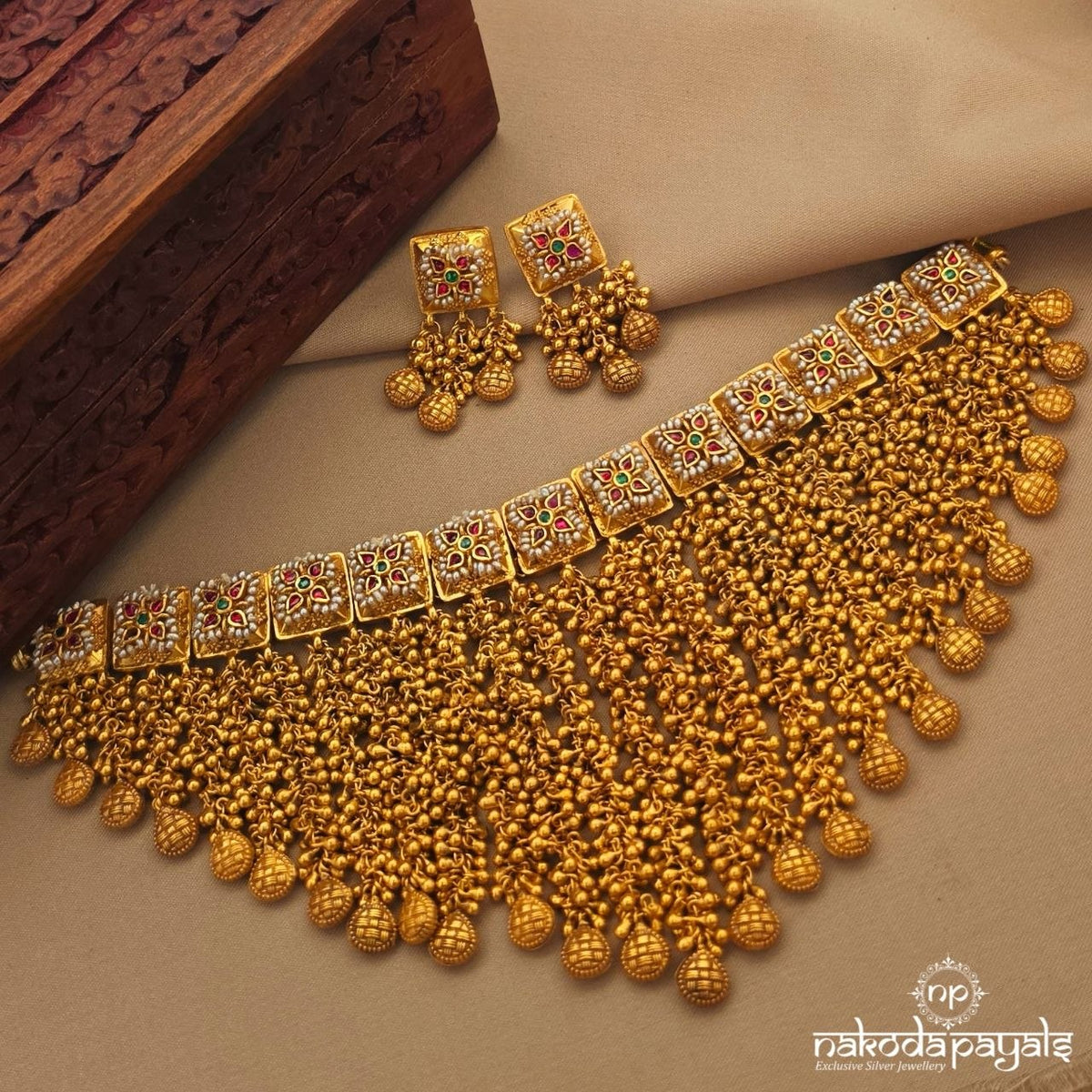 Mesmerizing Neckpiece With Earring (Gn10870)