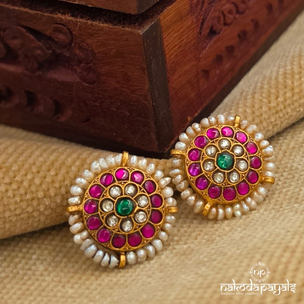 Pearl Circular Kundan Studs (Ge11088)
