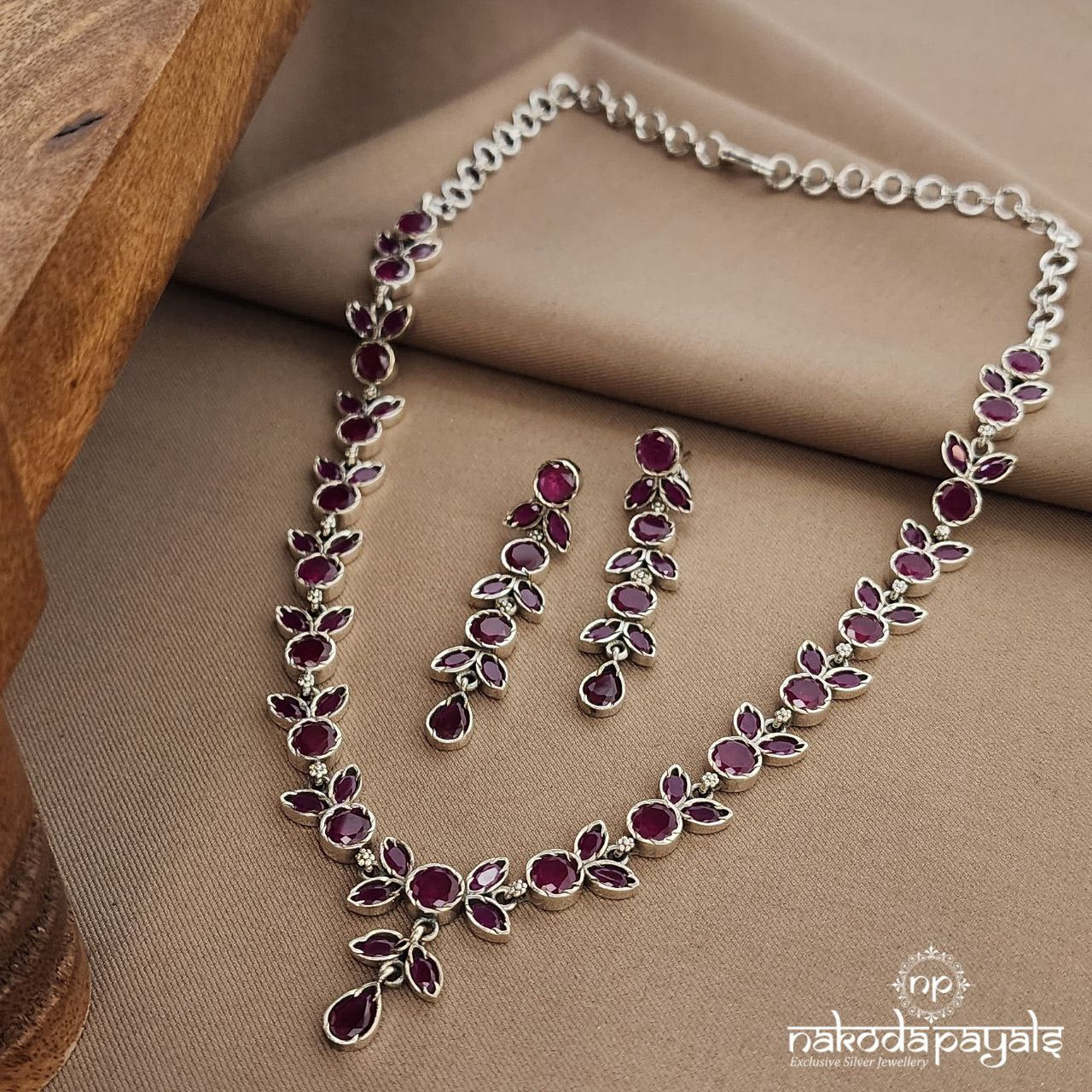 Pretty Pink Neckpiece With Earrings (N11070)