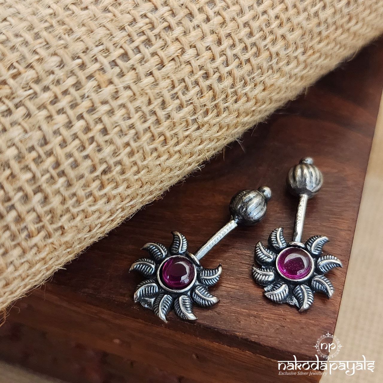 Leafy Red Bugadi (St2942)