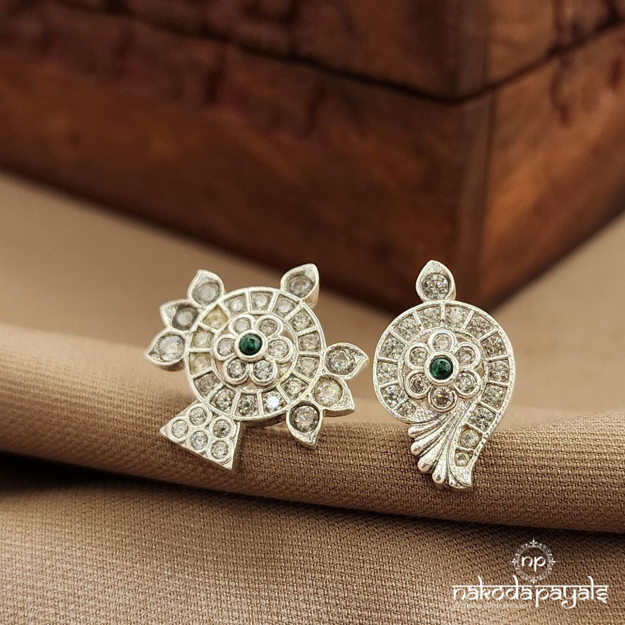 Shanku Chakra Studs (S3743)