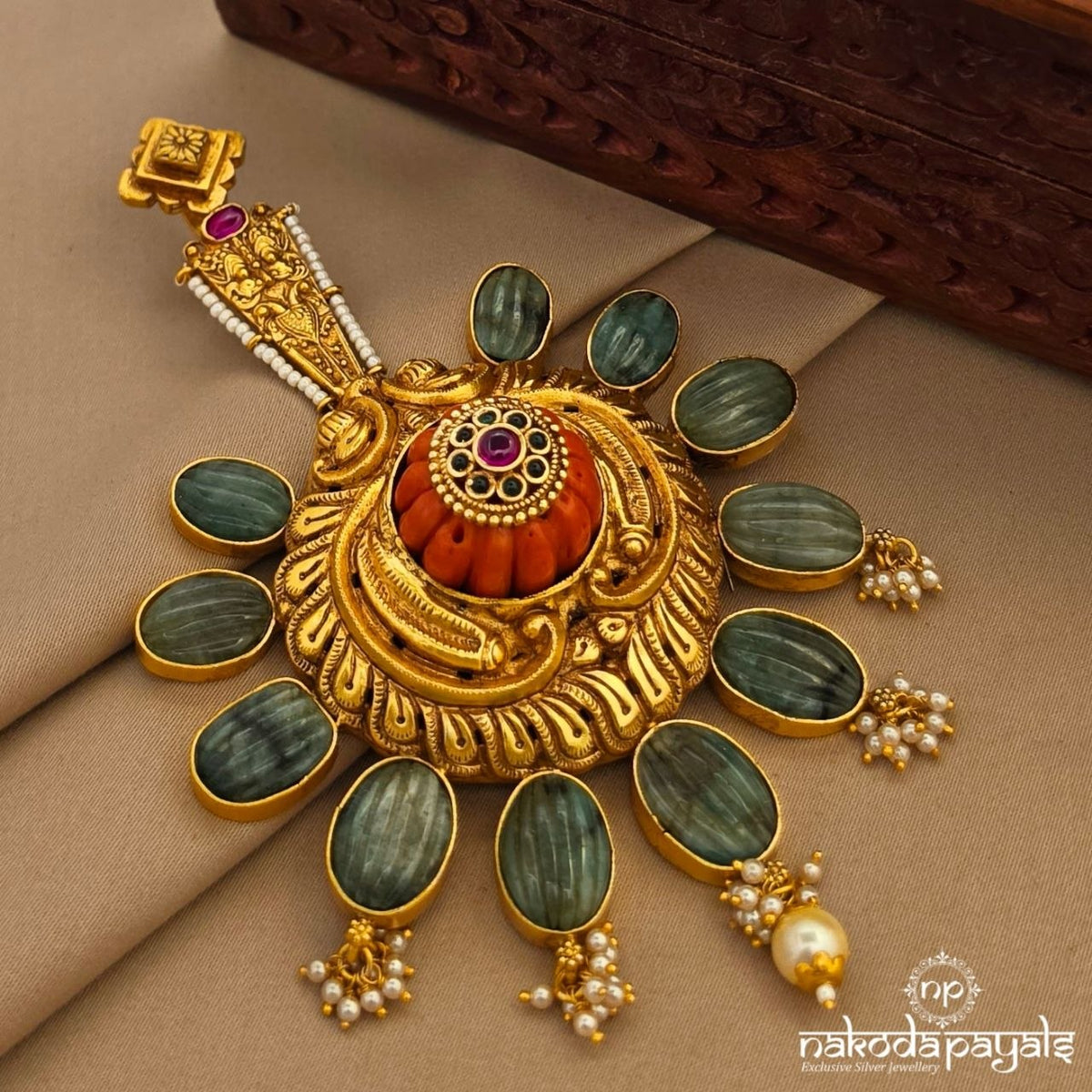 Stunning Coral Pendant (Gp2702)