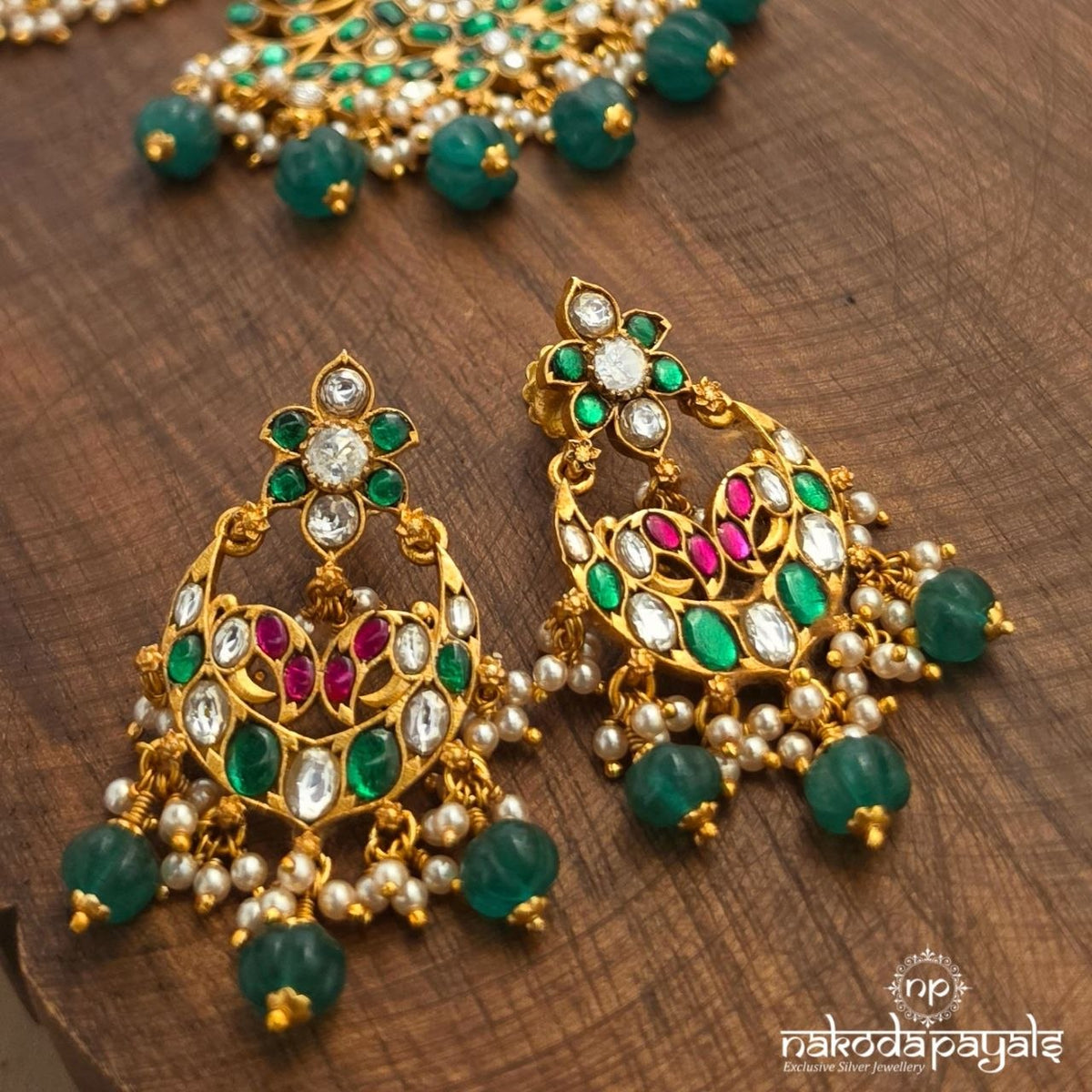 Grand Green Kundan Neckpiece With Earrings (Gn11048)