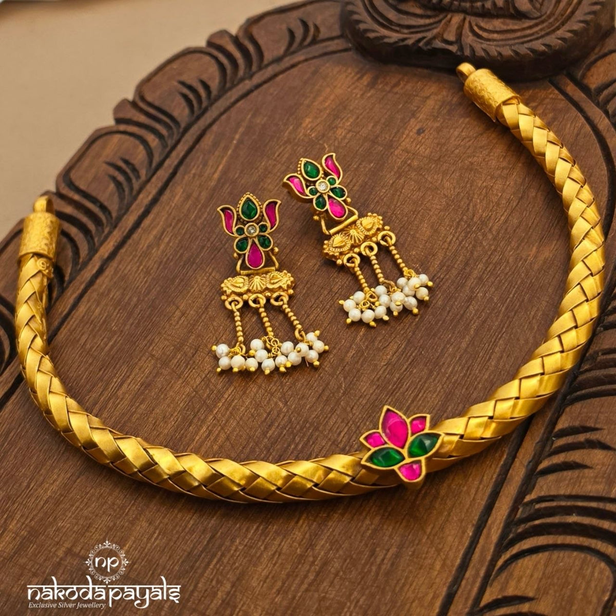 Lotus Kundan Hasli With Earrings (Gn11081)