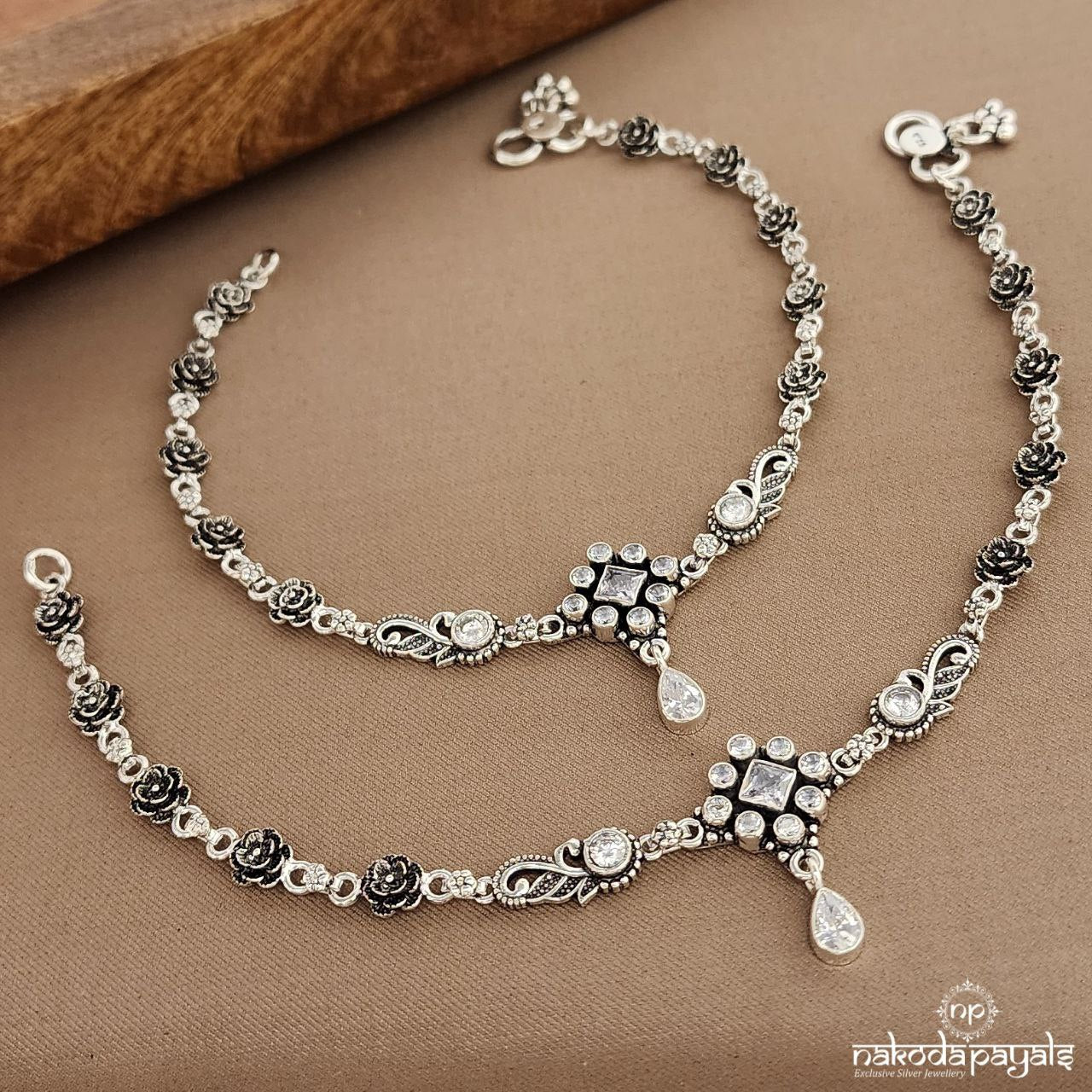 White Squarish Rose Anklets (A6576)