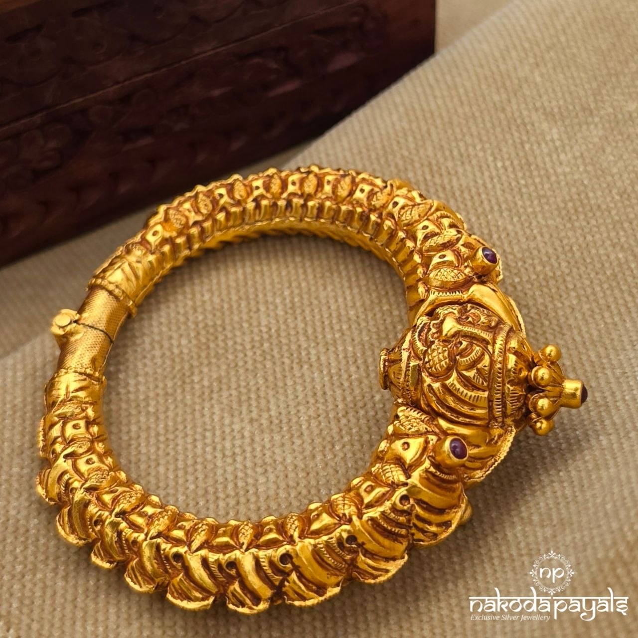 Exclusive Antique Screw Kada (Gk3360)