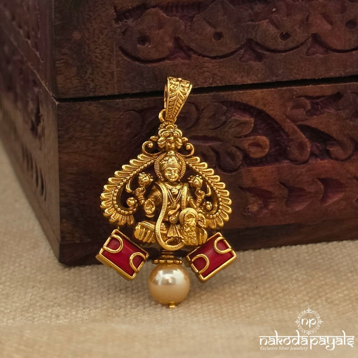 Coral Pearl Lakshmi Pendant (Gp2674)