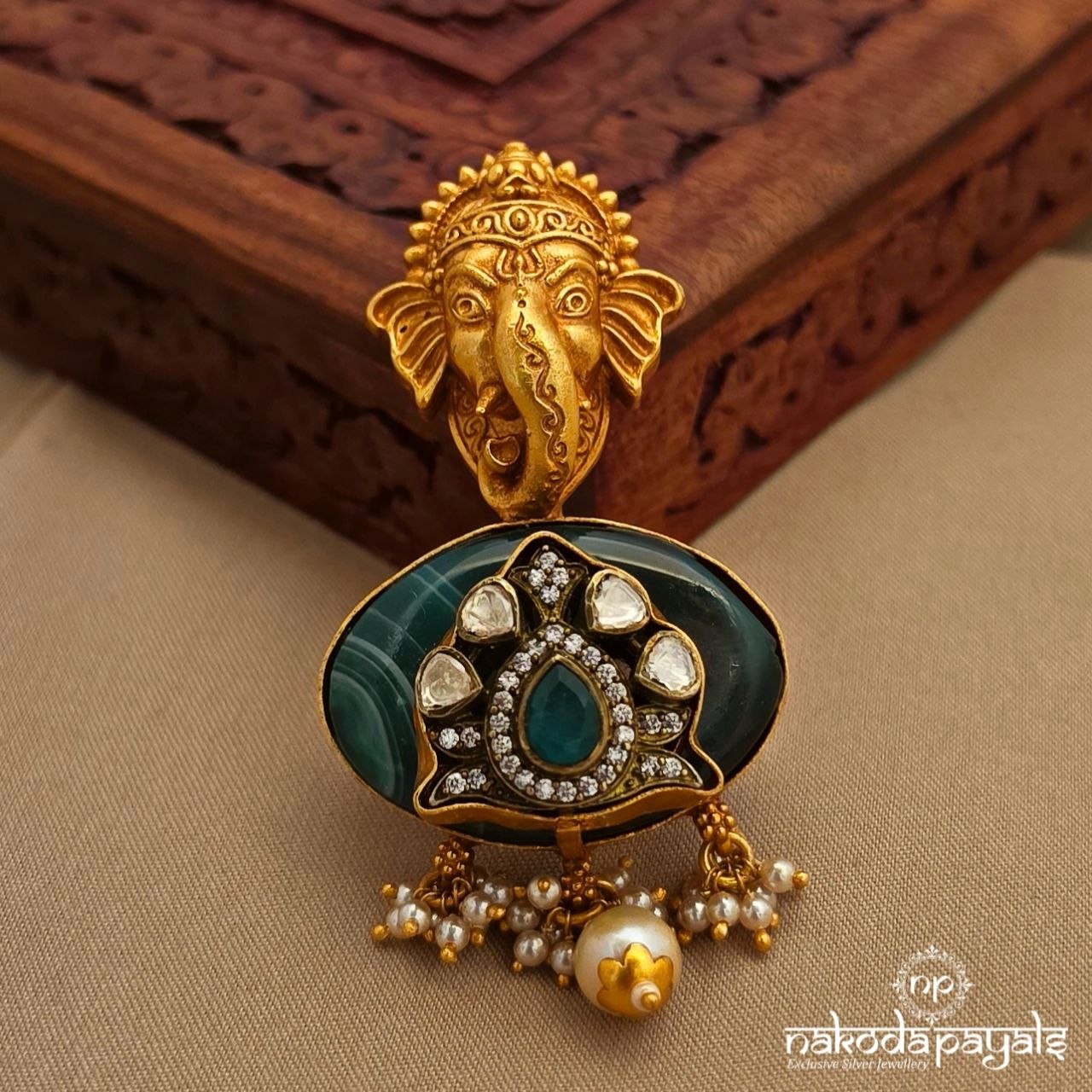 Elegant Ganesh Pearl Pendant (Gp2419)