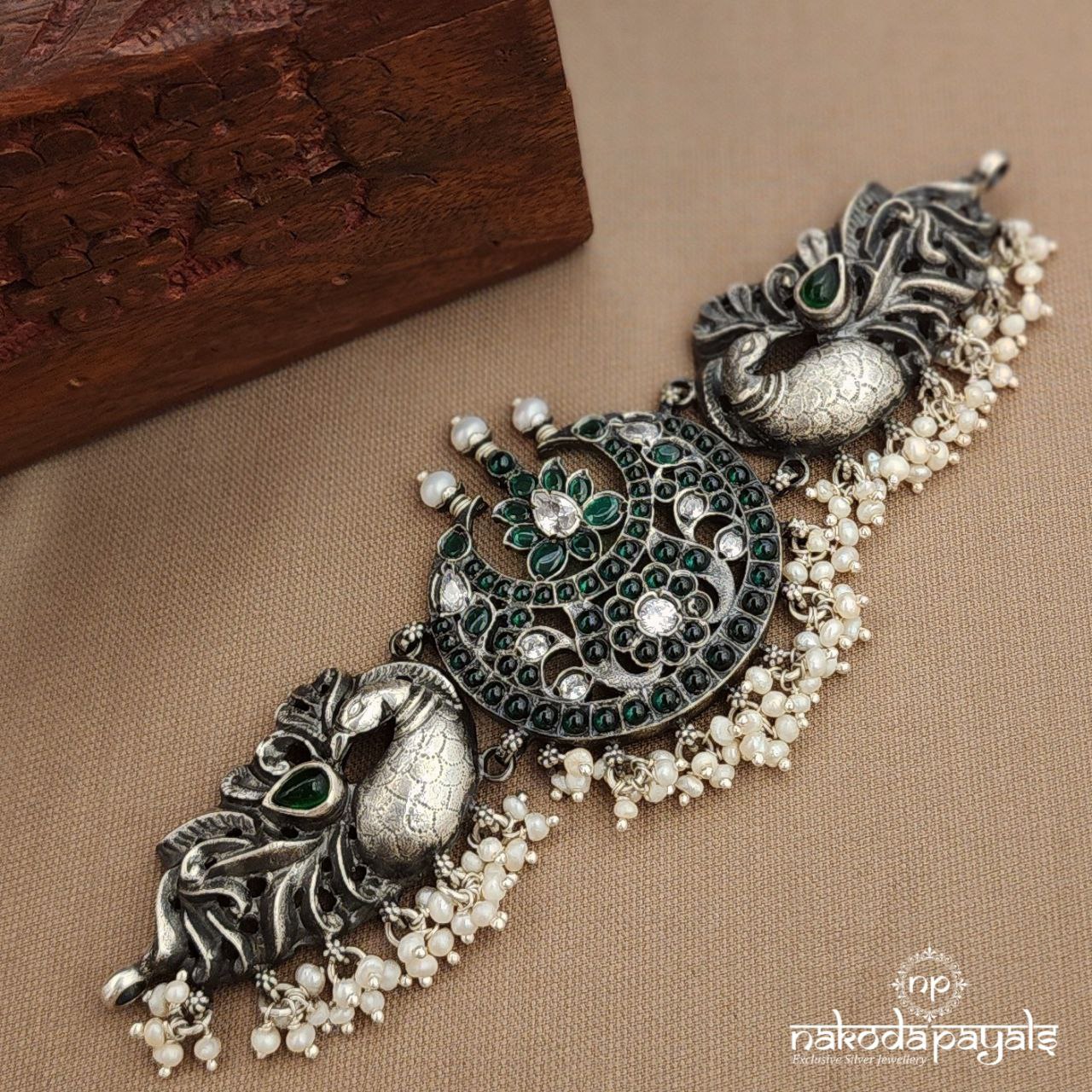 Half Moon Green Choker (N11276)