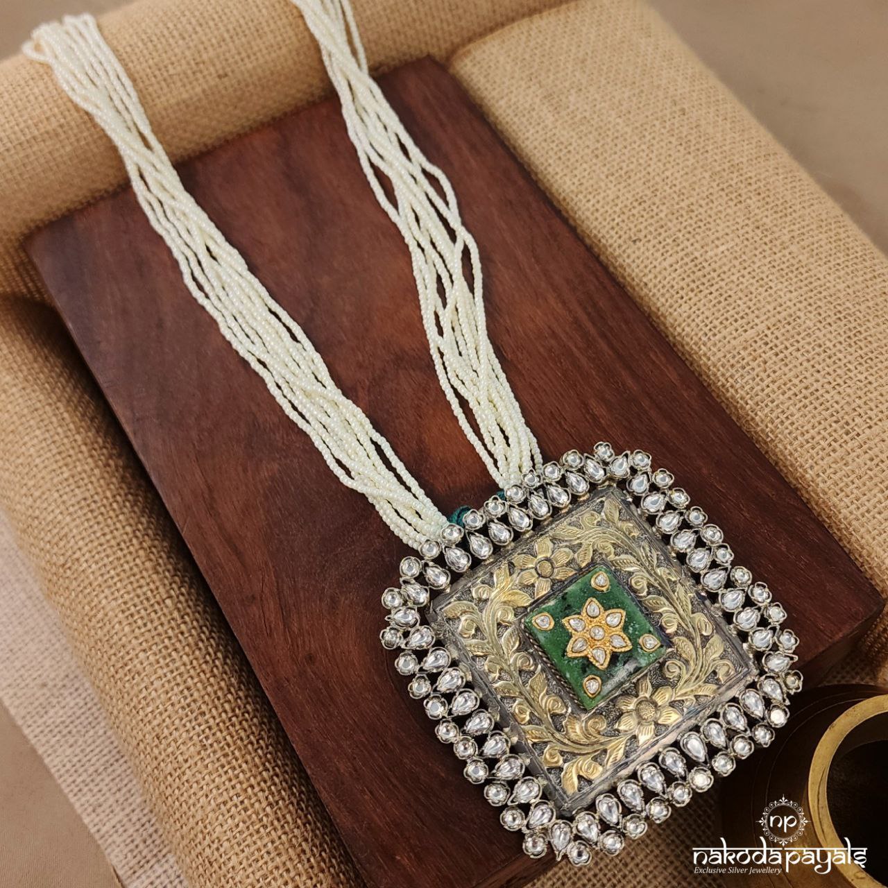 Squarish Big Pendant Neckpiece (N10642)