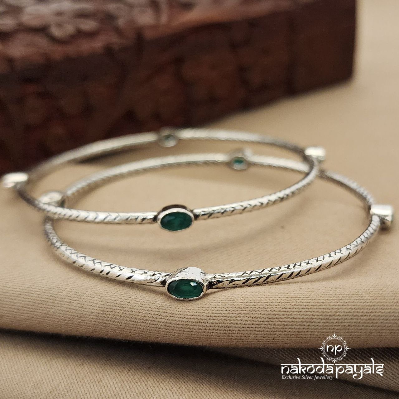 Simple Green Bangle (K3999)