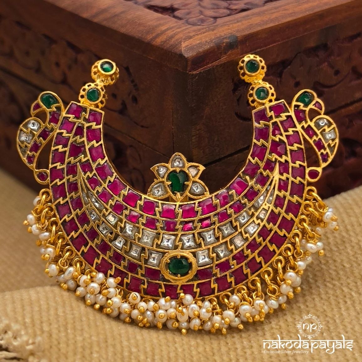 Kundan Half Moon Pendant (Gp2439)