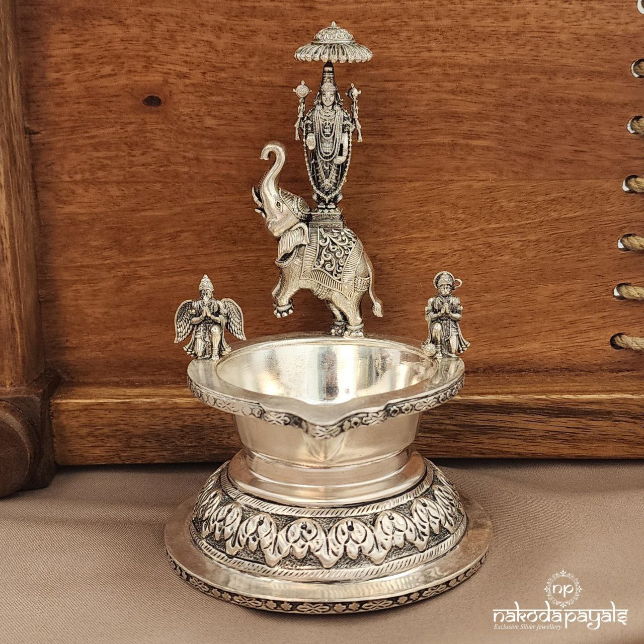 Gaja Vahana Vishnu Kamakshi Deepam (Aa2051)