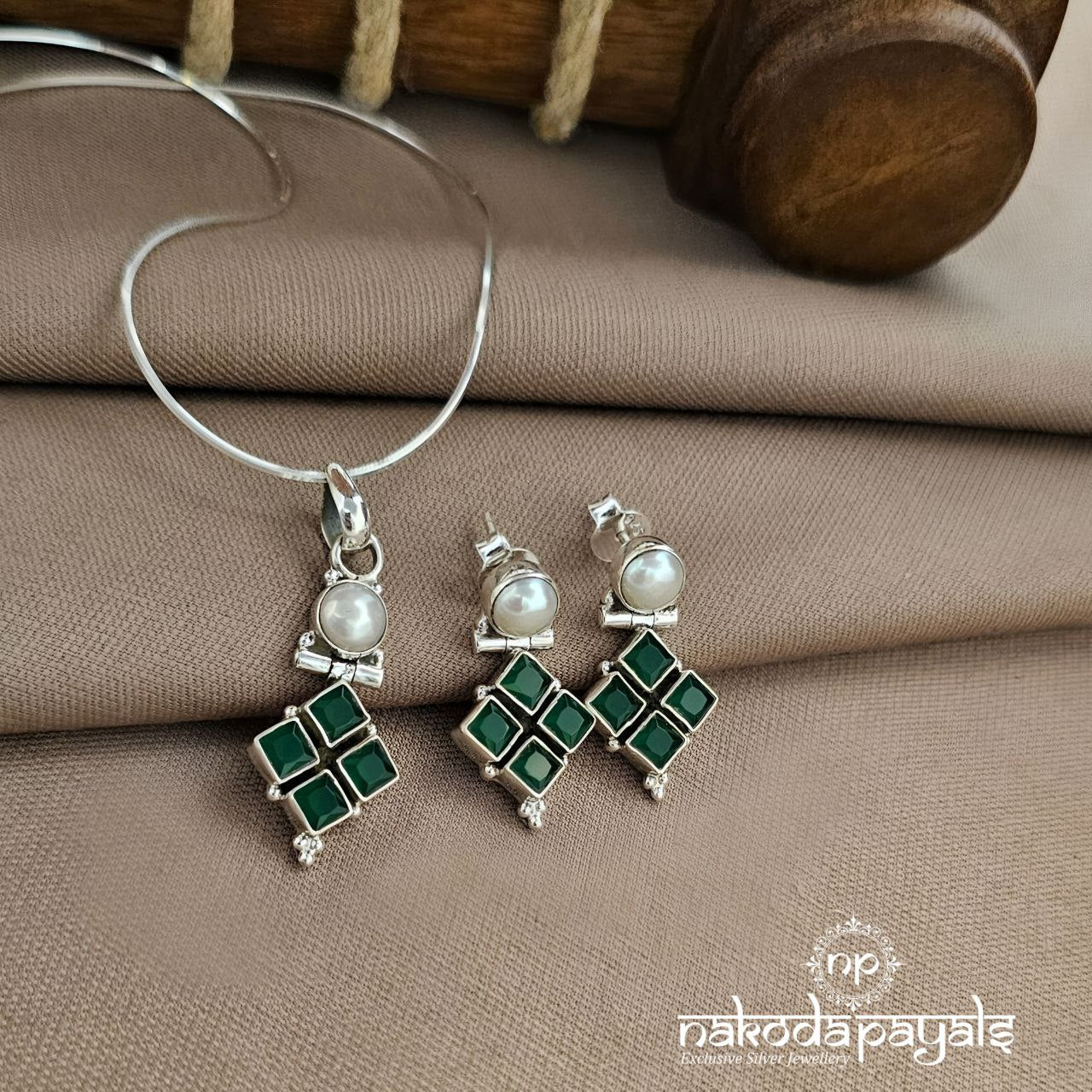 Green Pendant Set (N11527)