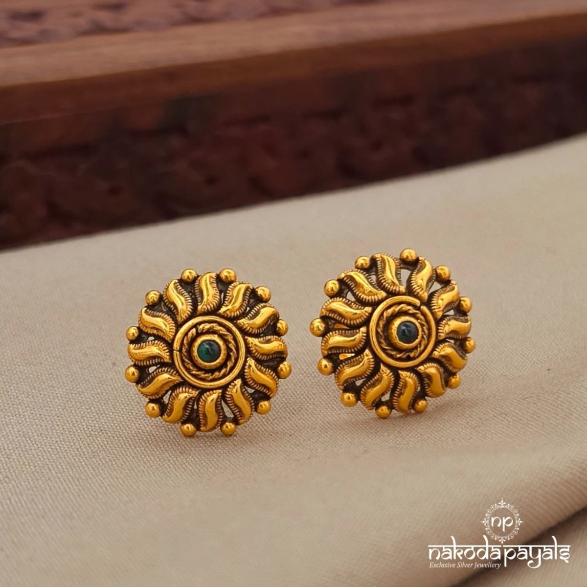 Green Dot Floral Studs (Ge11386)